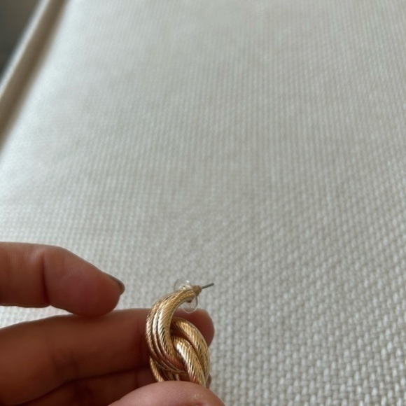 NWB Hoop gold Earrings - Picture 10 of 11